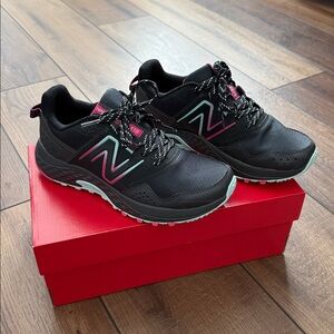 New Balance Women's 410 V8 Trail Running Shoes